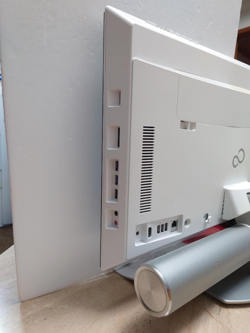 富士通デスクトップパソコン FMVF78LDW 初期化済み