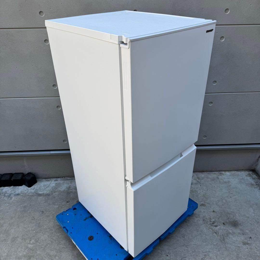 203⭐️2024年製美品★シャープ　冷蔵庫　右、左開き　自動霜取り　一人暮らし