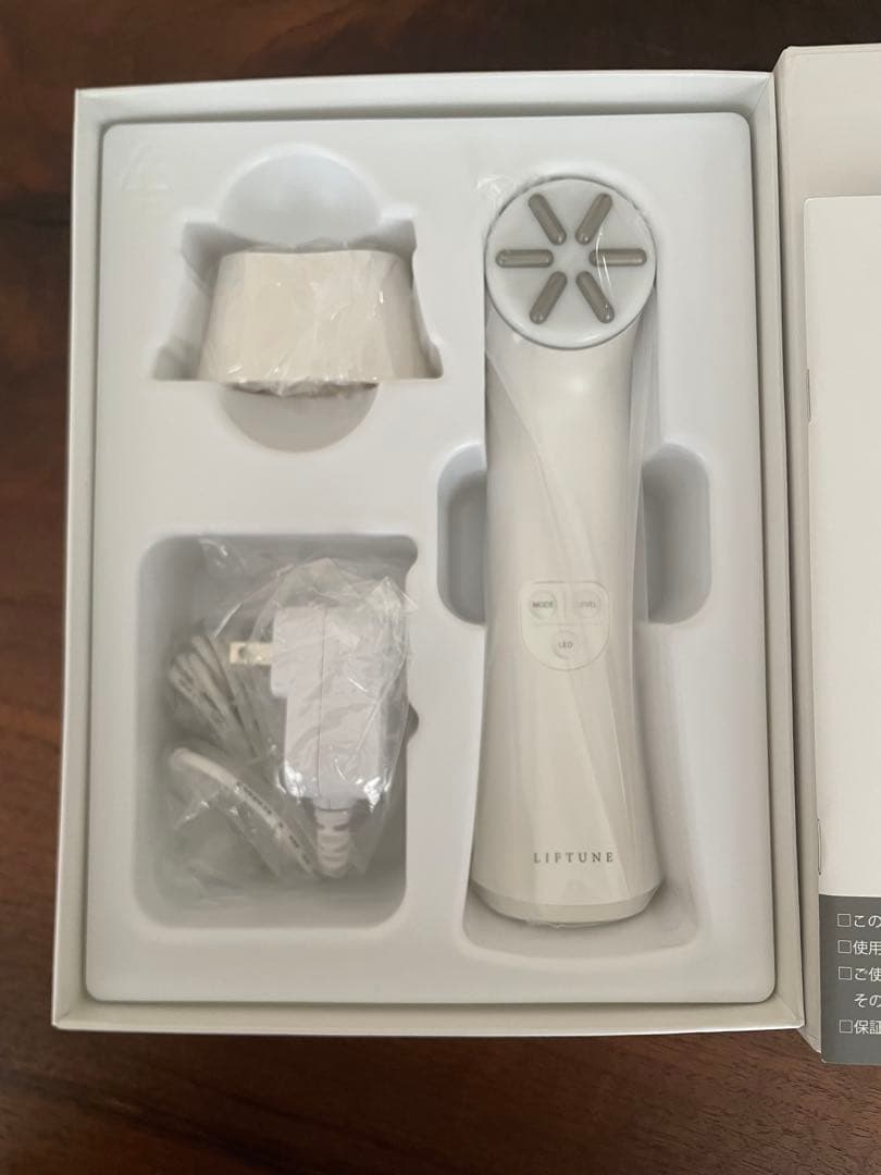 リフチューン美顔器 ホワイト伊藤超短波　【新品未使用品】