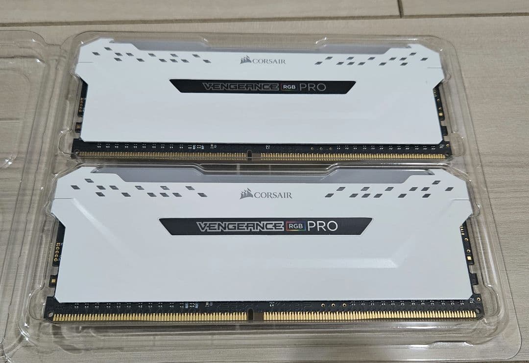 メモリー CORSAIR VENGEANCE PRO DDR4 16GB 3200MHz