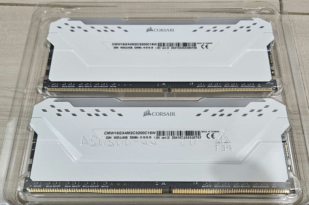 メモリー CORSAIR VENGEANCE PRO DDR4 16GB 3200MHz