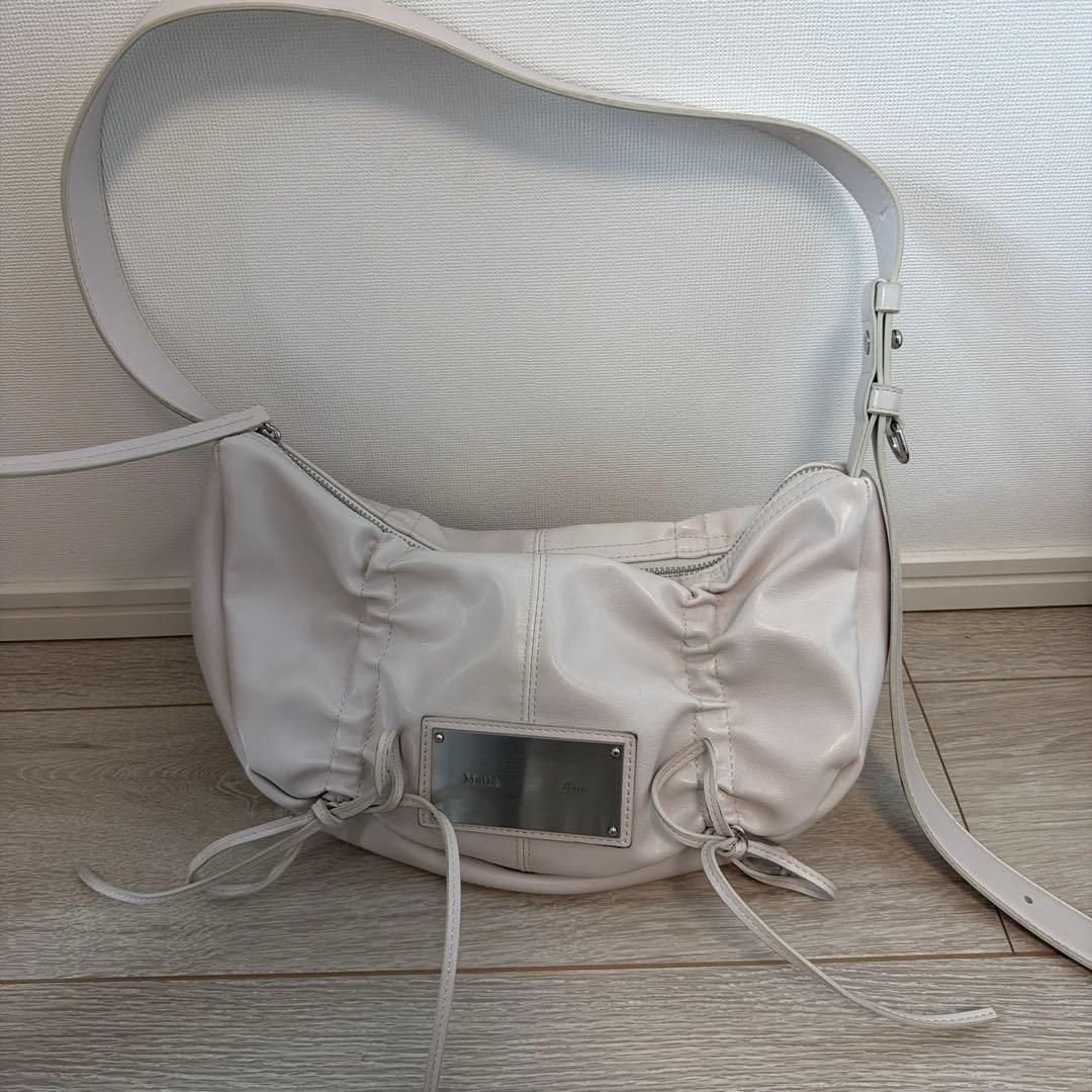 MATIN KIM ハーフシリングショルダーバッグ アイボリー