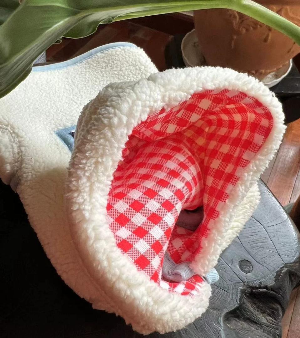 AGG新品 犬服 冬用 厚手 フード付きベスト S 小型犬 防寒