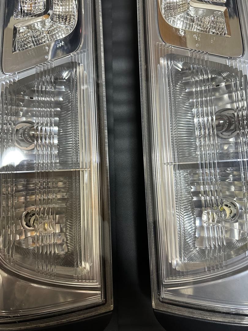 送料込み　セレナ C26 前期 純正 テールランプ 左右セット