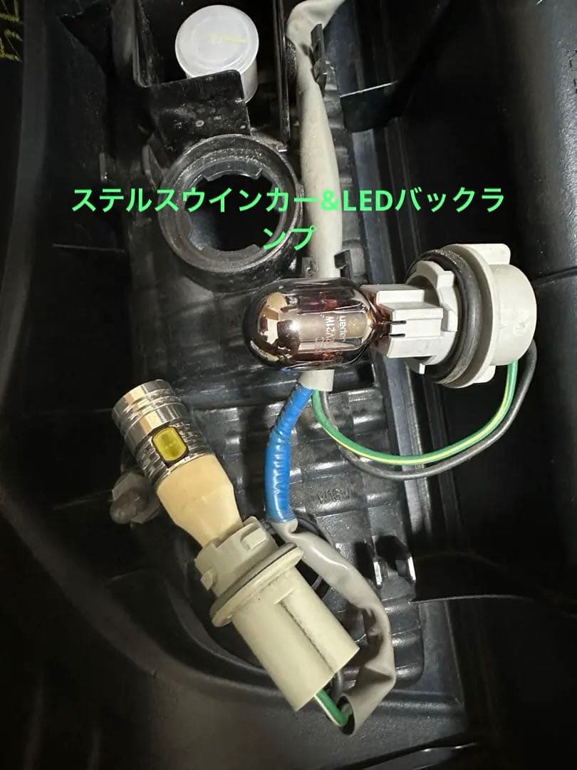 送料込み　セレナ C26 前期 純正 テールランプ 左右セット