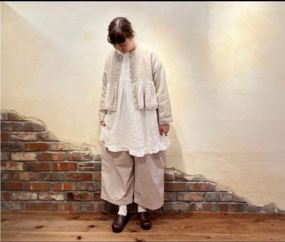 ネストローブ リネン近江晒しプチフリルチュニック