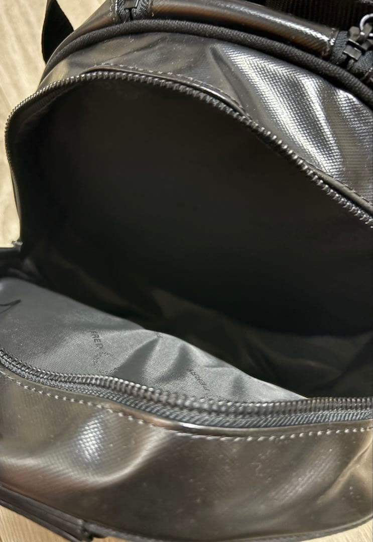 FRED PERRY ドラムバッグ 黒 ゴールドロゴ