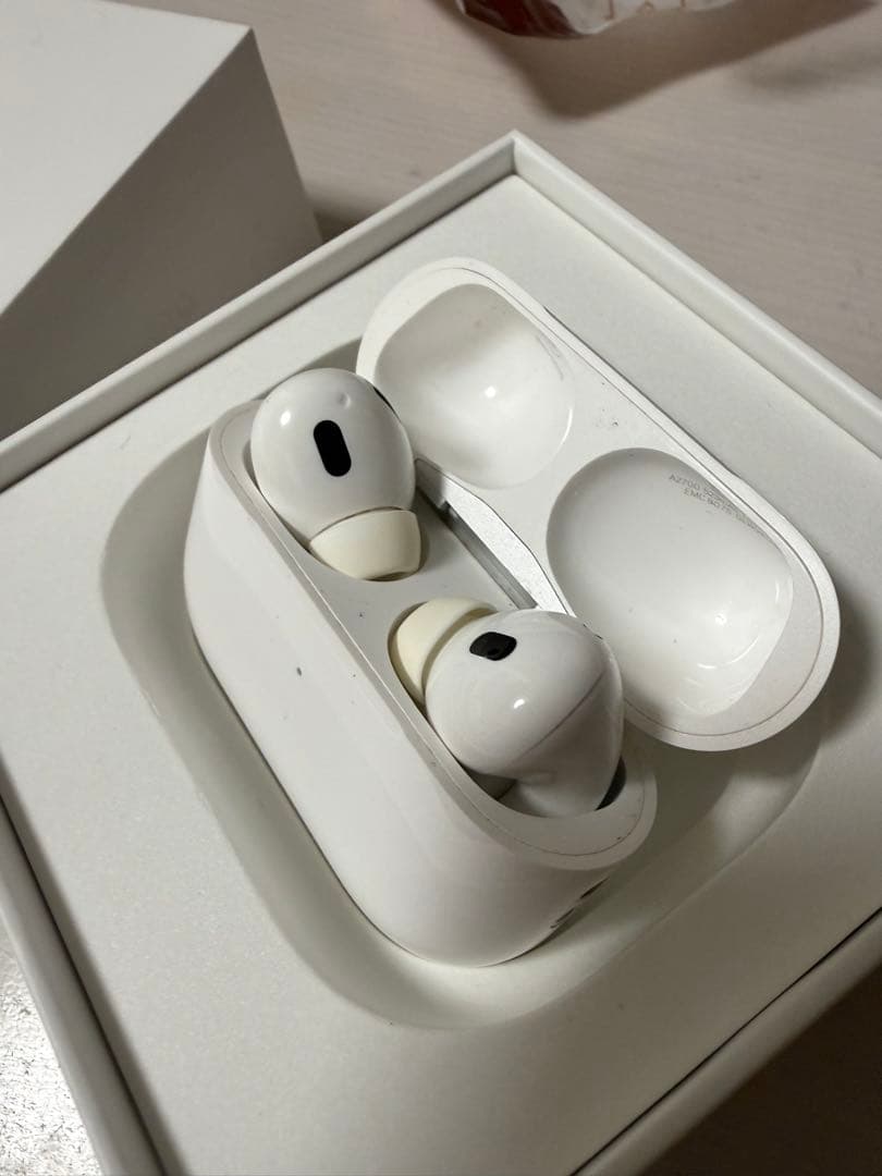 Apple AirPods Pro 第2世代 イヤーチップと充電器付き