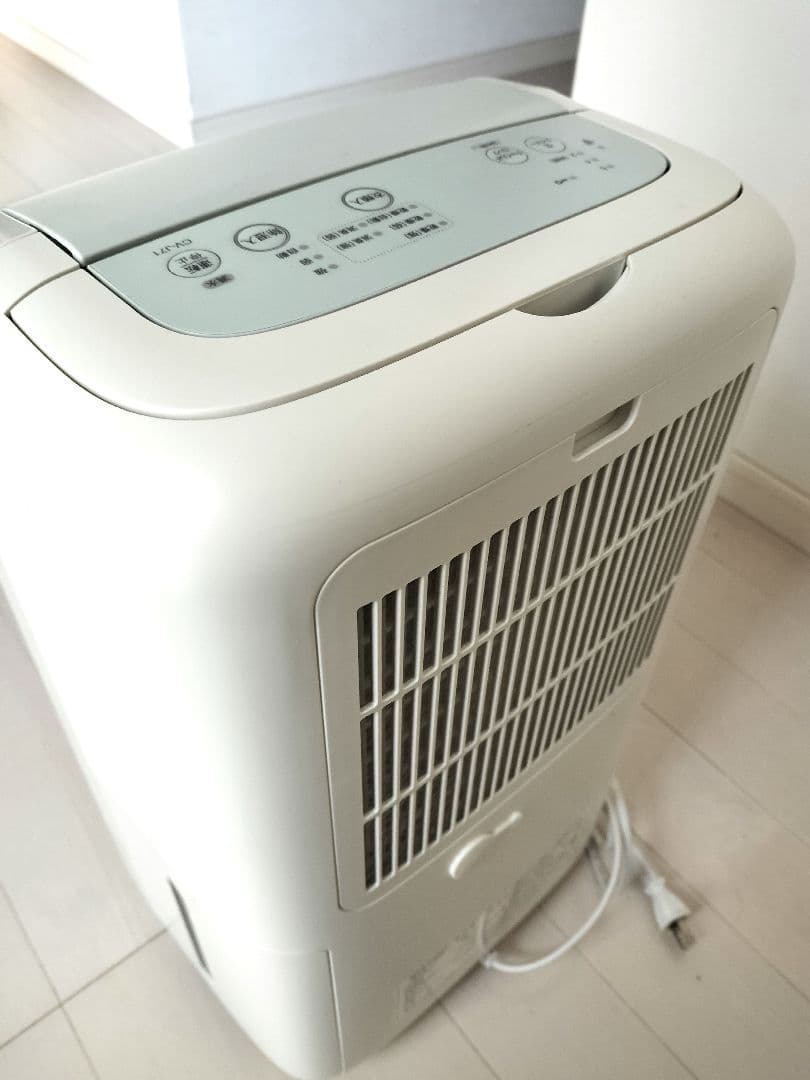 SHARP プラズマクラスター 衣類乾燥除湿器 CV-J71-W 2020年