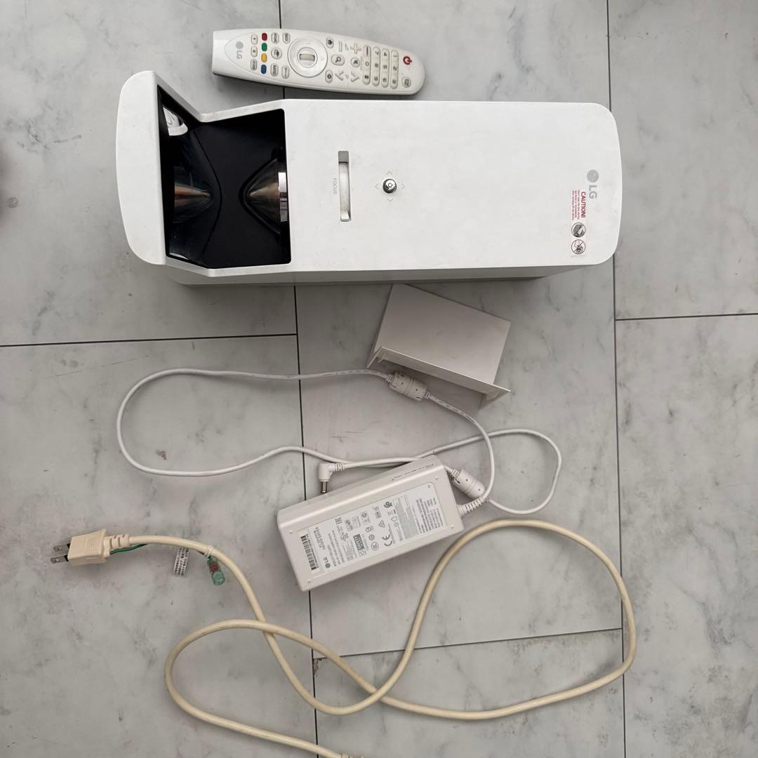 LG 超短焦点モデル HF85LS