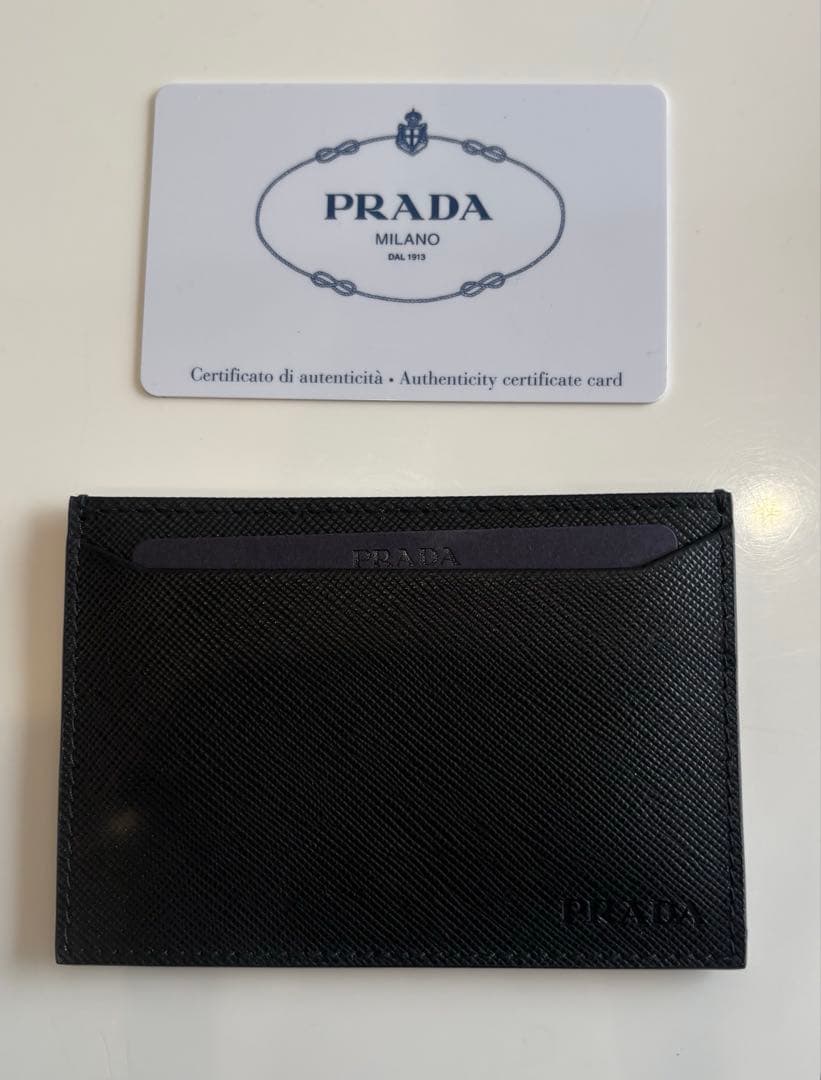 新品・正規品　PRADA ブラック レザー 名刺入れ