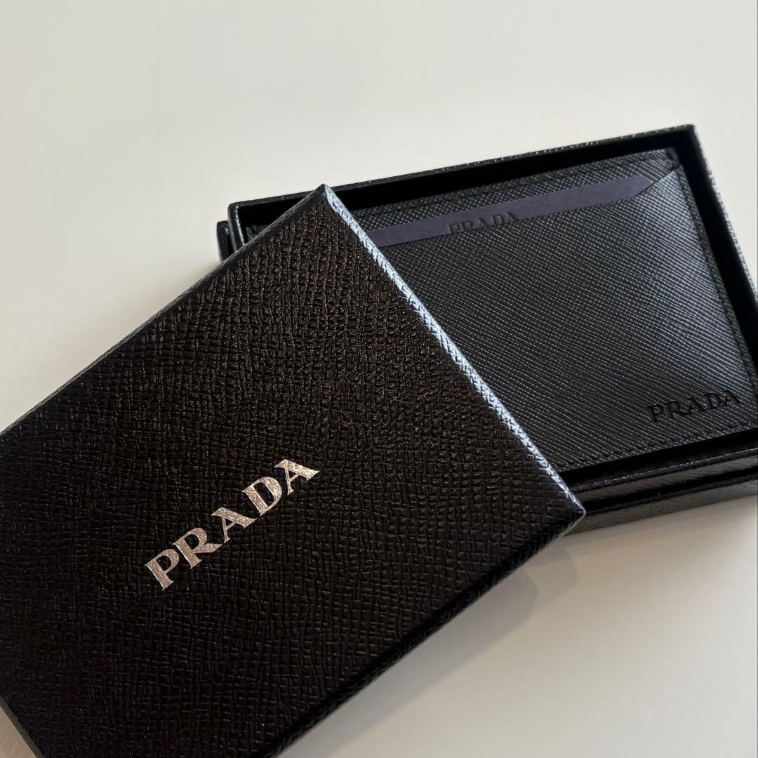 新品・正規品　PRADA ブラック レザー 名刺入れ