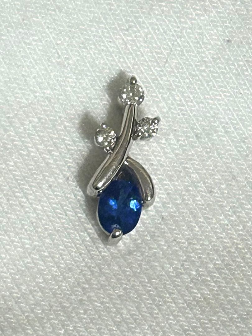 タンザナイト　ネックレス　トップ　k18wg