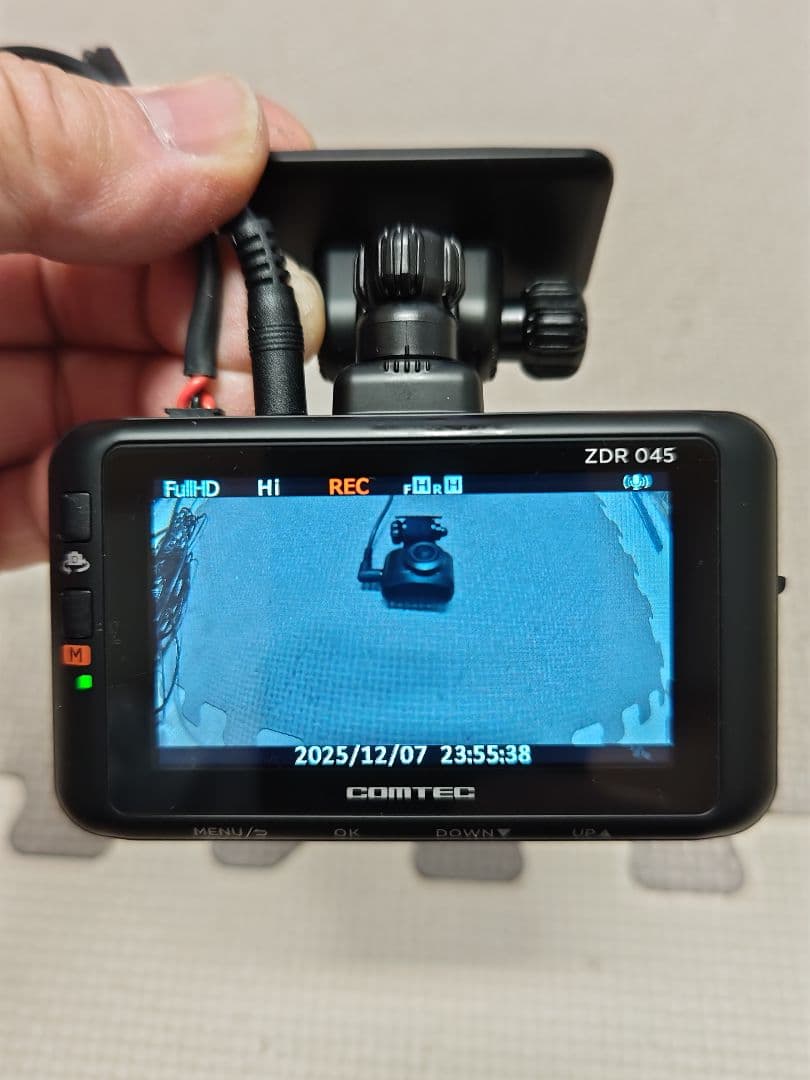 COMTEC ZDR 045 前後カメラドライブレコーダー配線付き。