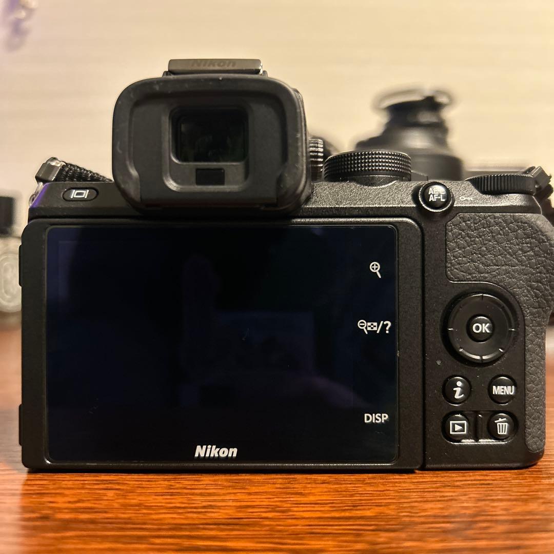 Nikon z50 ダブルズームレンズキット ミラーレス 一眼 APS-C機