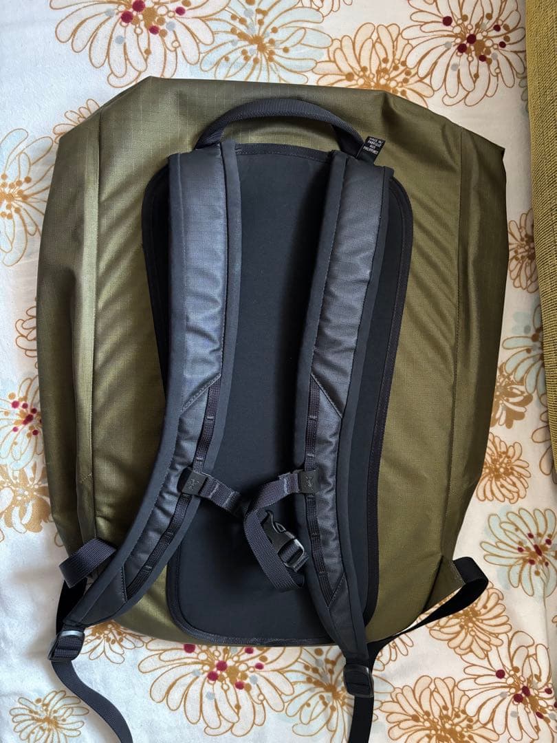 Arc'teryx オリーブ バックパック