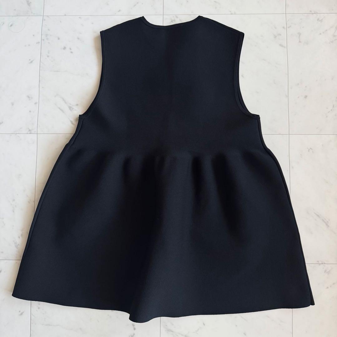 美品　人気　ユナイテッドアローズ　ニットフリルベスト　ジレ　ブラック