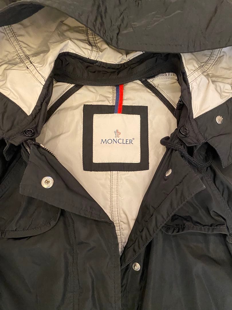 MONCLER フード付きナイロンジャケット ブラック　レディース