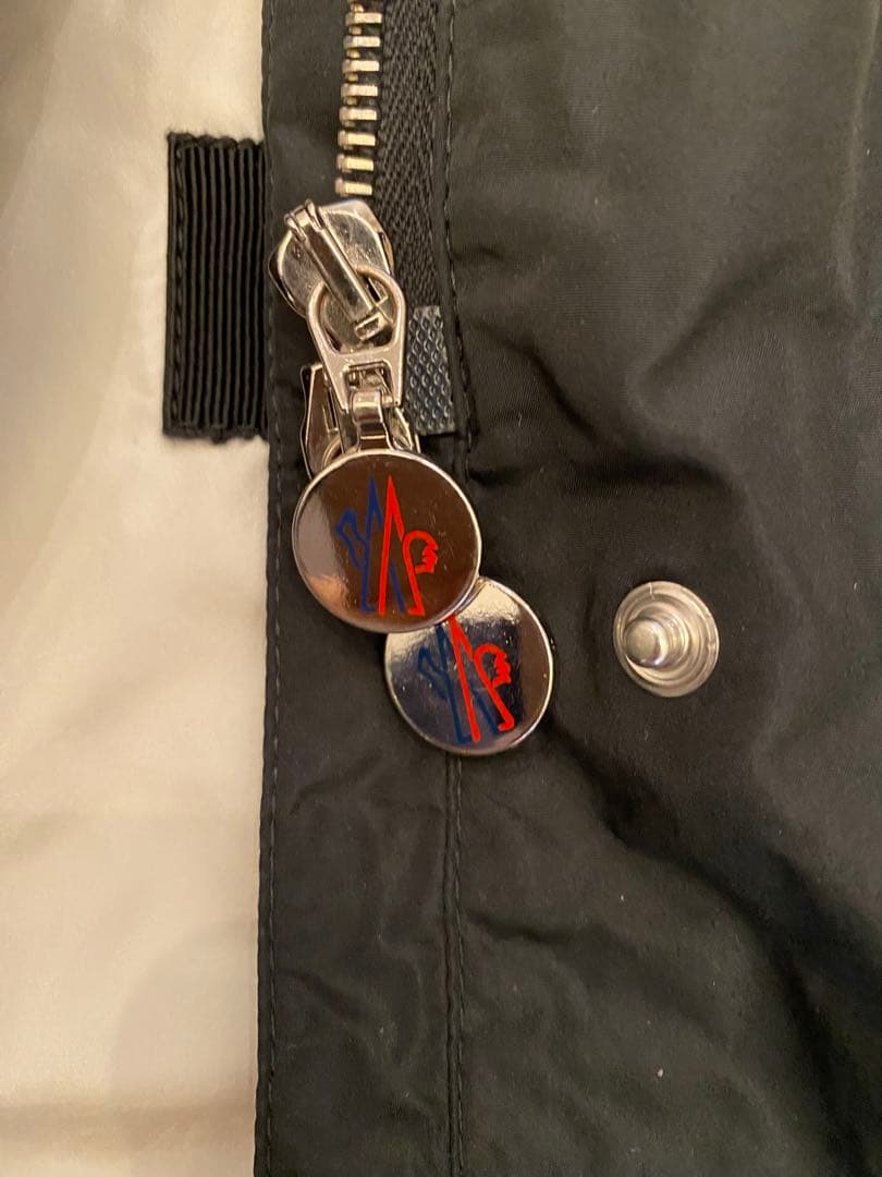 MONCLER フード付きナイロンジャケット ブラック　レディース