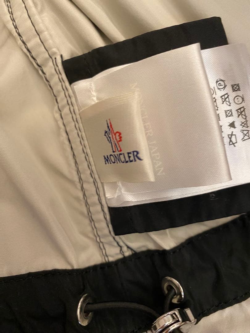 MONCLER フード付きナイロンジャケット ブラック　レディース