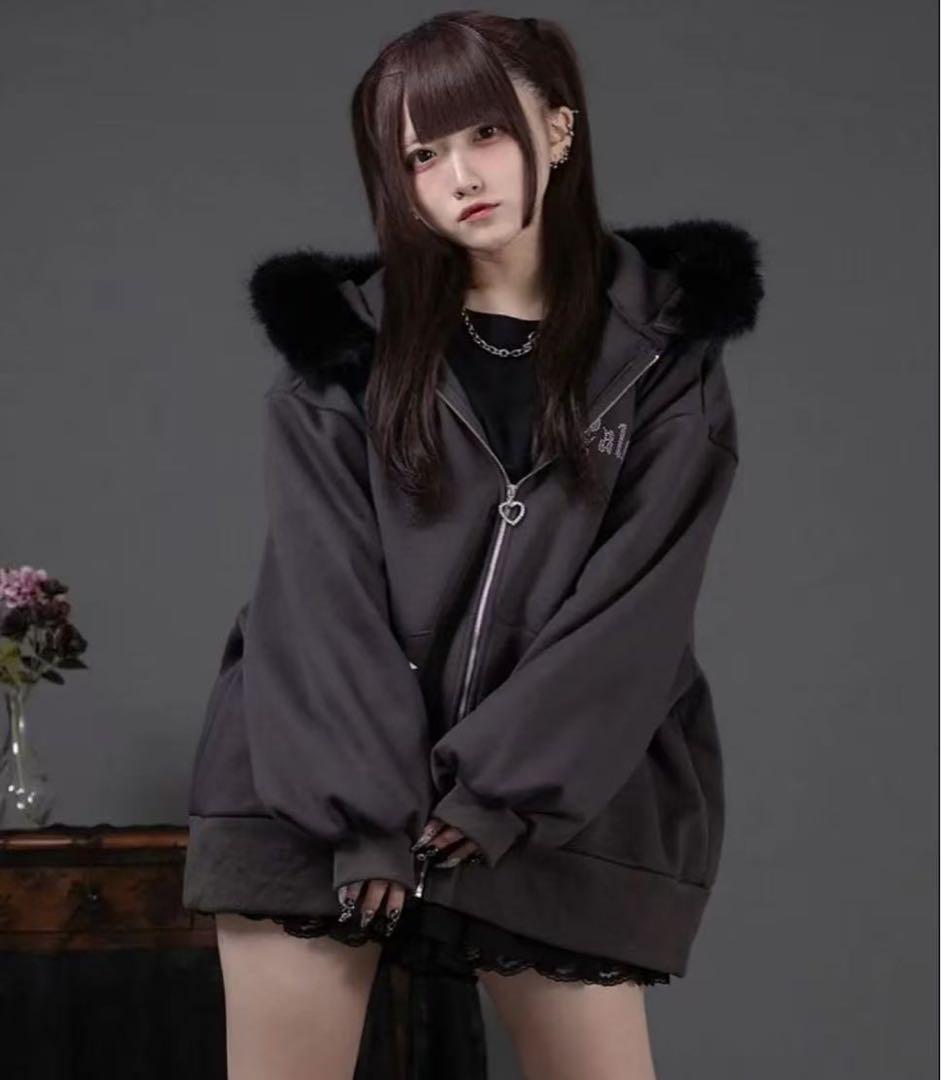 Pal elfy ファー付きロゴパーカー チャコールグレー