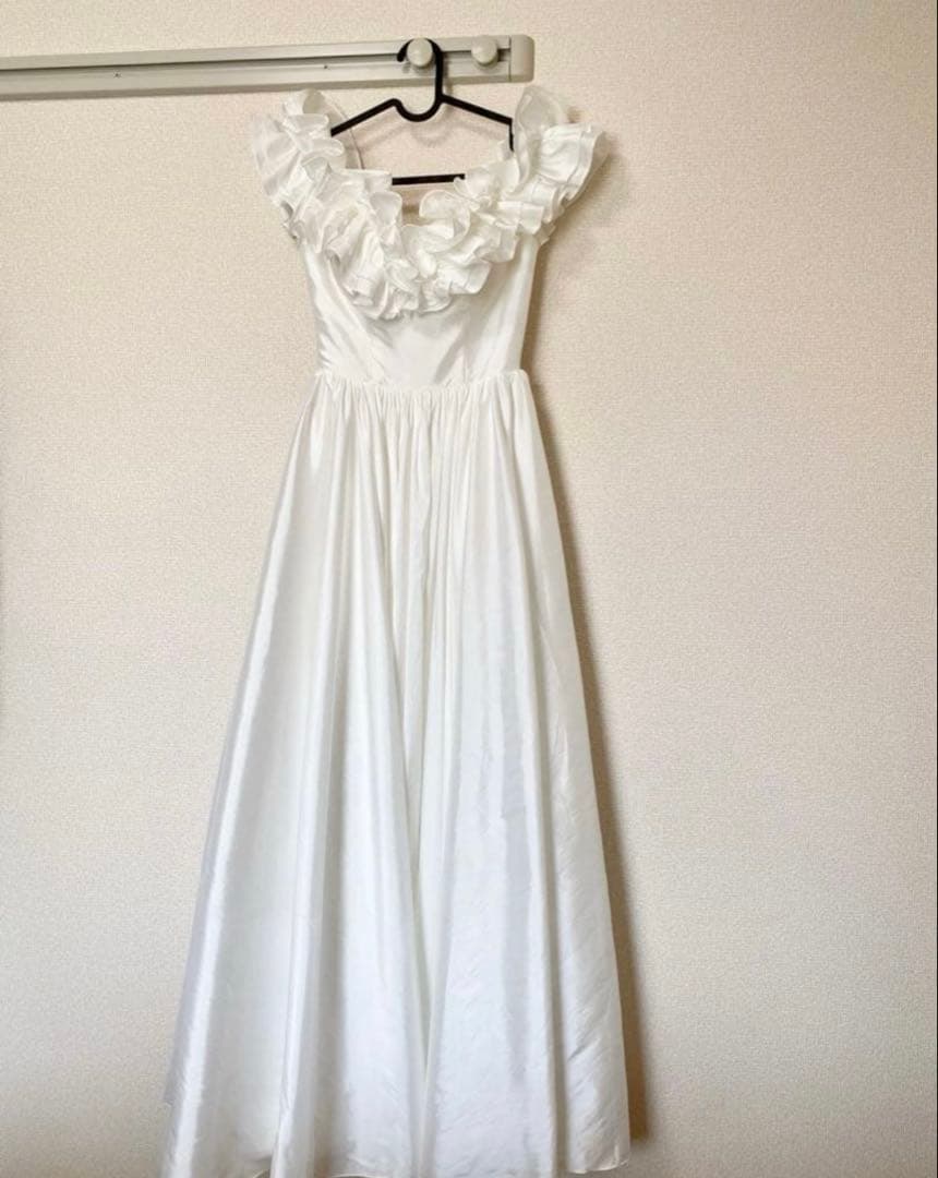 【元値18,000円】フリル付きウェディングドレス