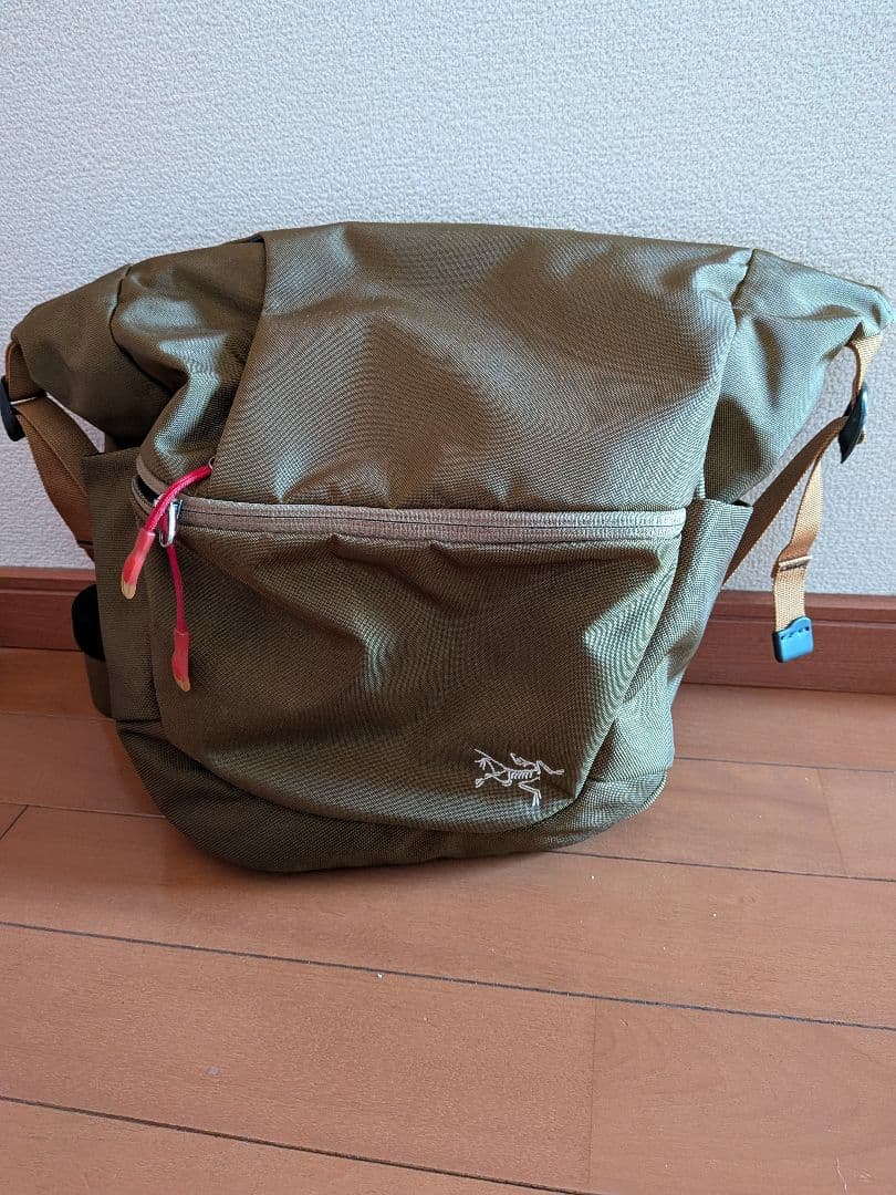 【美品】アークテリクス　ミストラル8 カーキ