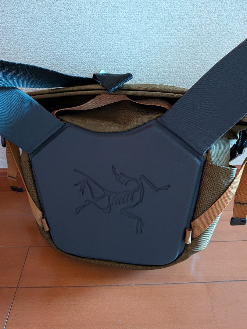 【美品】アークテリクス　ミストラル8 カーキ