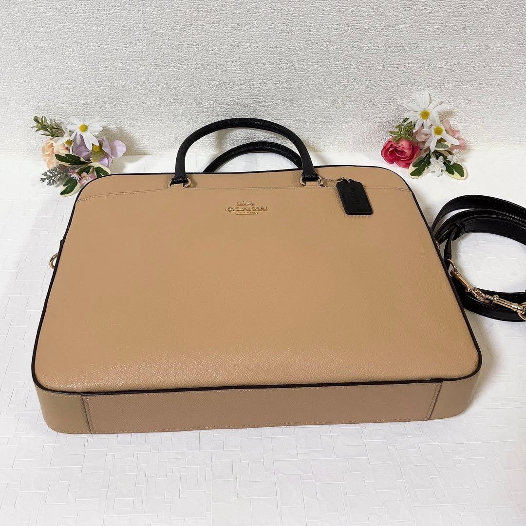 美品★コーチ ビジネスバッグ ショルダーバッグ 手提げ 2WAY チャーム A4