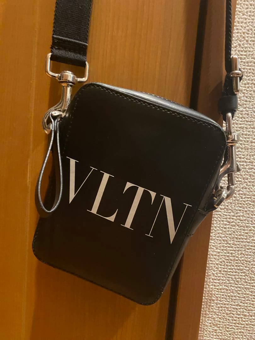 VALENTINO ブラック ショルダーバッグ