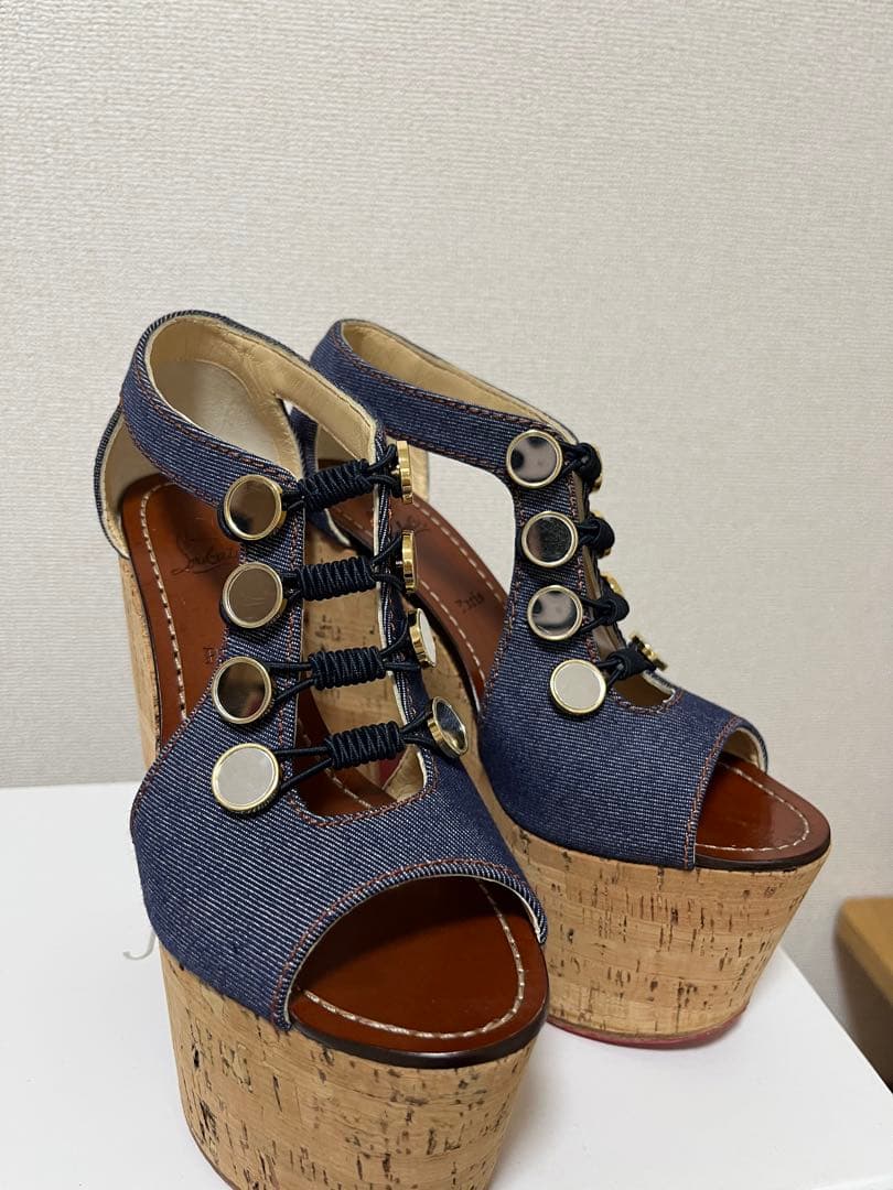 【半額以下】クリスチャンルブタン　デニムヒール