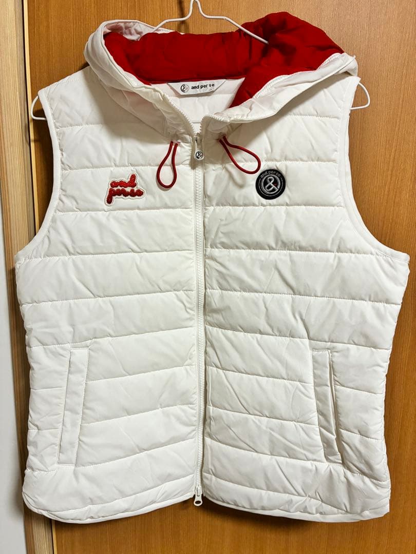 and per se フード付き中綿ベスト