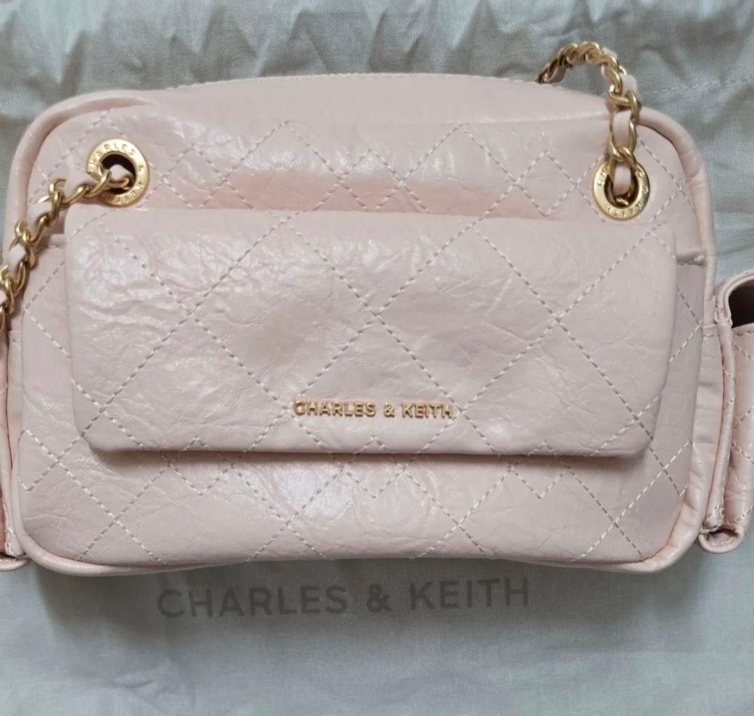 チャールズアンドキースDuo ドゥオ キルトクロスボディーバッグ ピンク