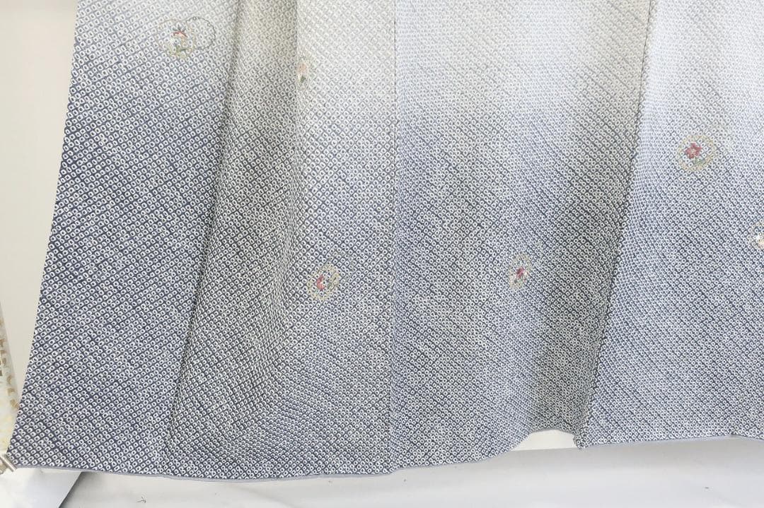 訪問着 総絞り 刺繍 ブルーグレー 花文 身丈155cm 裄丈66cm 正絹