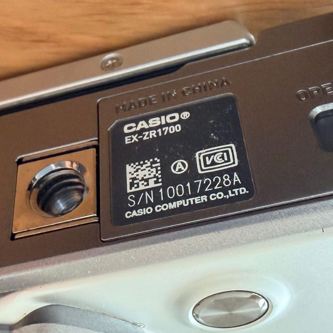 24時間以内発送！CASIO EXILIM EX-ZR1700 カシオ カメラ