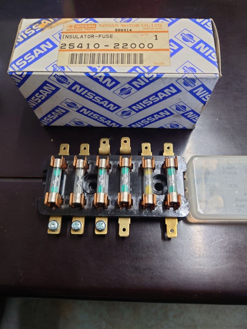 SR311ダットサン フェアレディ ヒューズボックス 25410-22000