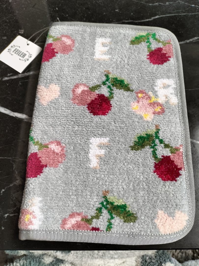 ★最終値下★新品　フェイラー　キープスマイリングチェリー　マルチケース