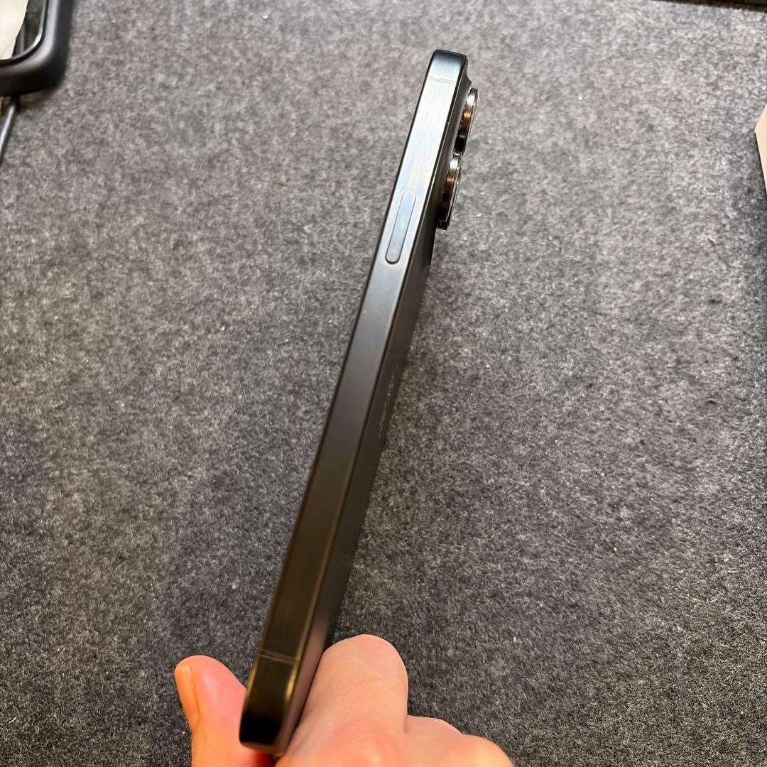 Apple iPhone 15 Pro Max ブラックチタニウム 本体