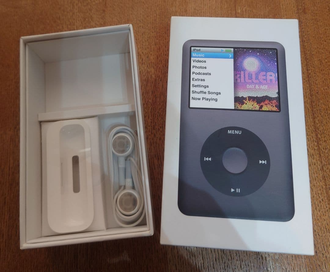 Apple iPod Classic 160GB　USBケーブル付き