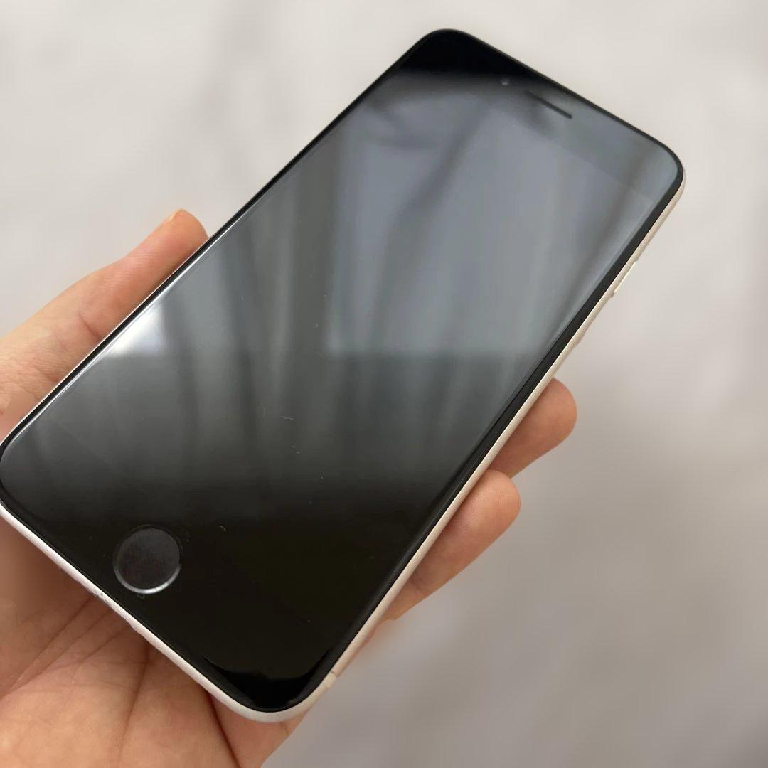 iPhone SE 第3世代　64GB スターホワイト