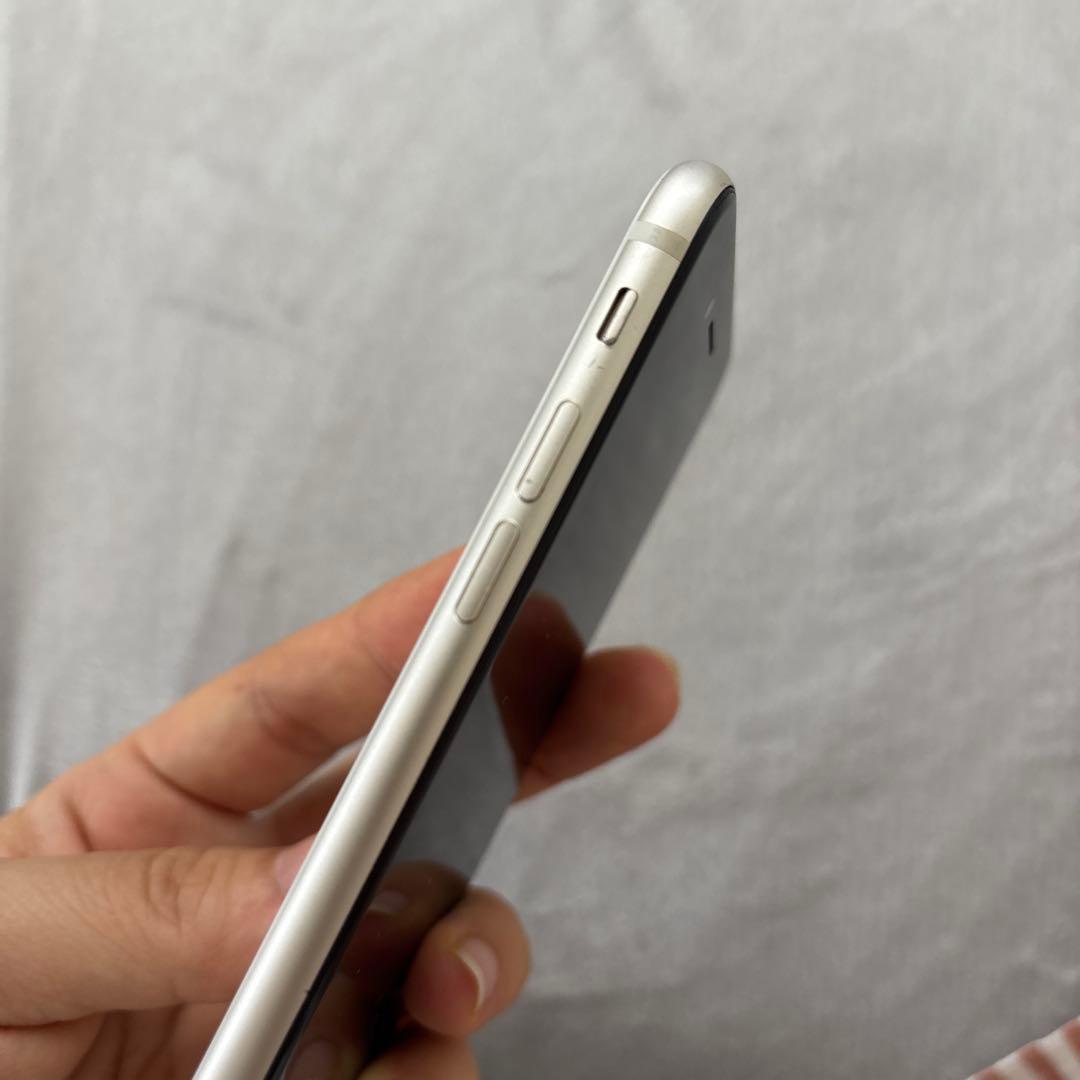 iPhone SE 第3世代　64GB スターホワイト