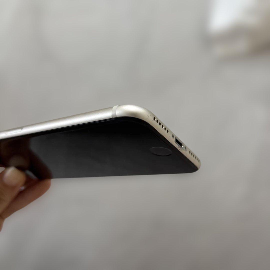 iPhone SE 第3世代　64GB スターホワイト