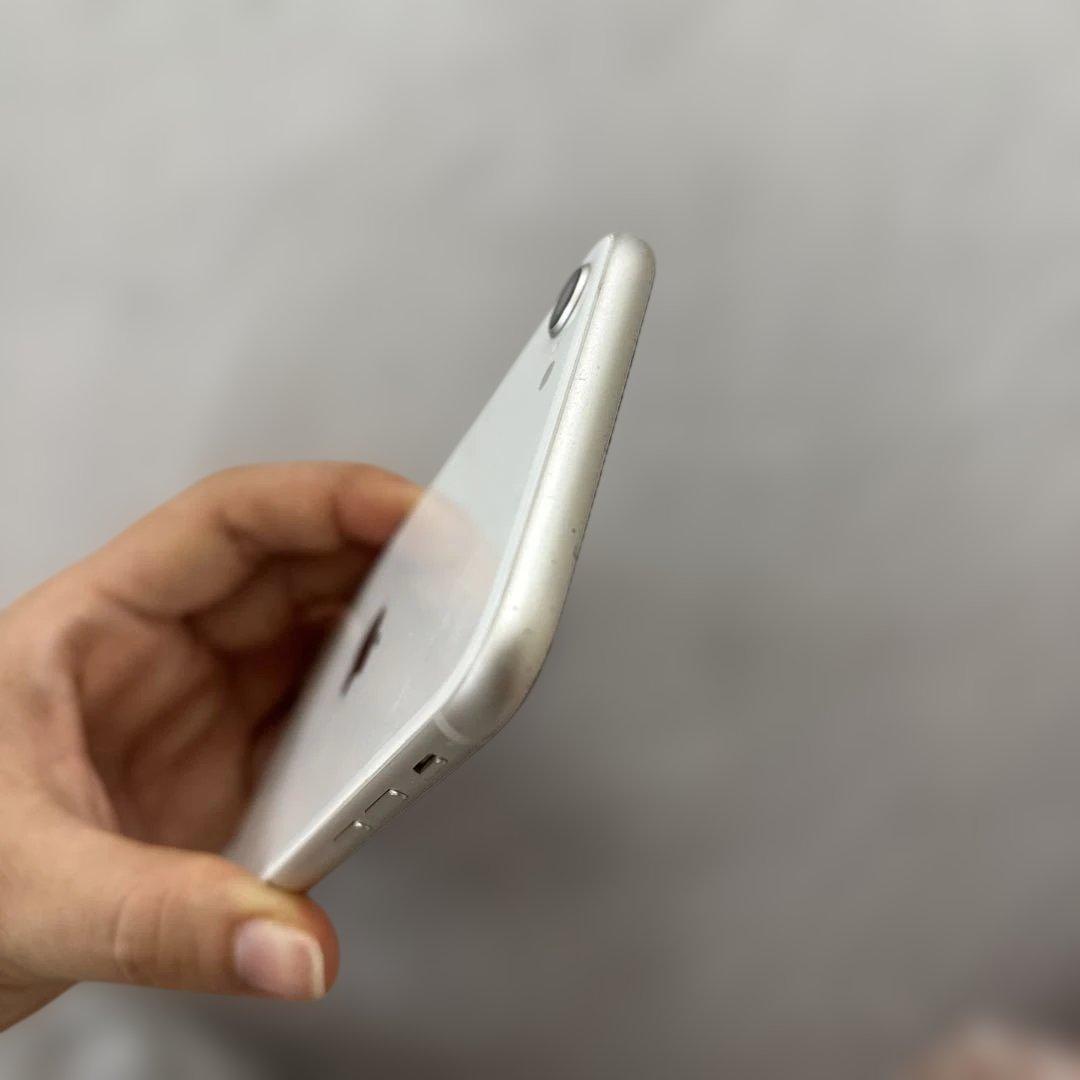 iPhone SE 第3世代　64GB スターホワイト