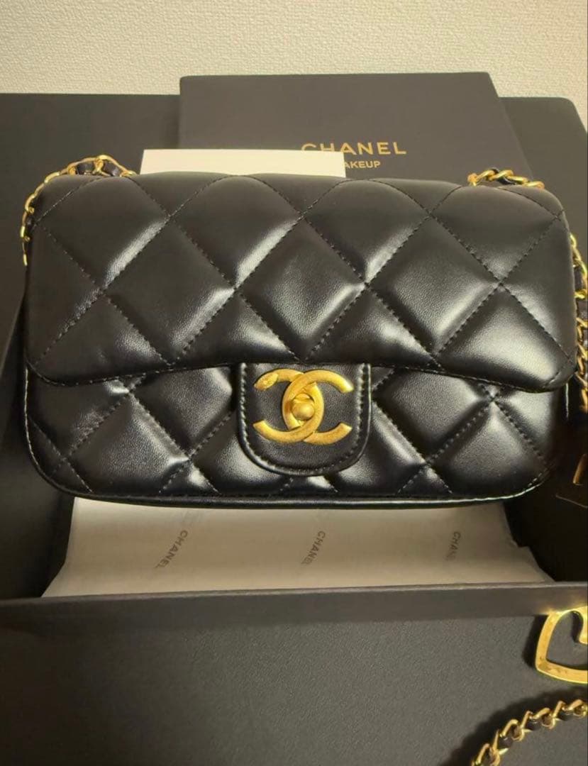 シャネル　ノベルティ　ショルダーバッグ　エナメル　VIP