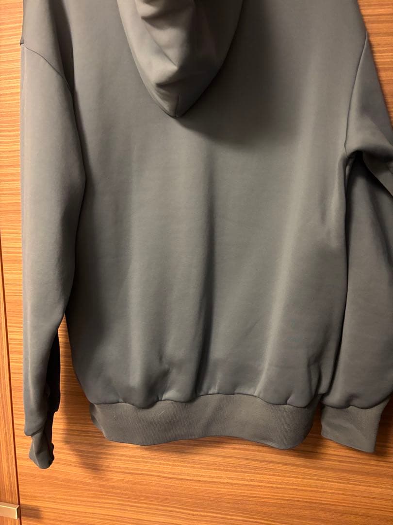 NEUTRALWORKS．PILEUS フーディー