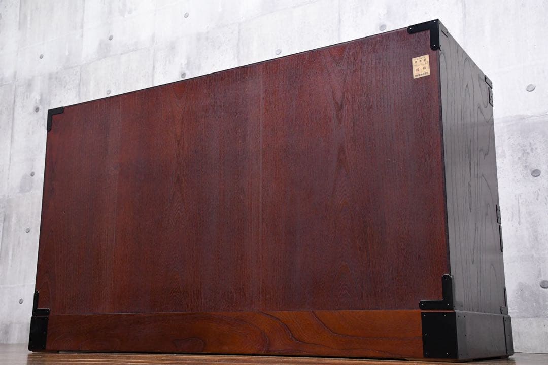 EIK72 仙台民芸箪笥 四尺横長箪笥 ケヤキ 欅拭き漆塗り 鍵付き 隠し収納