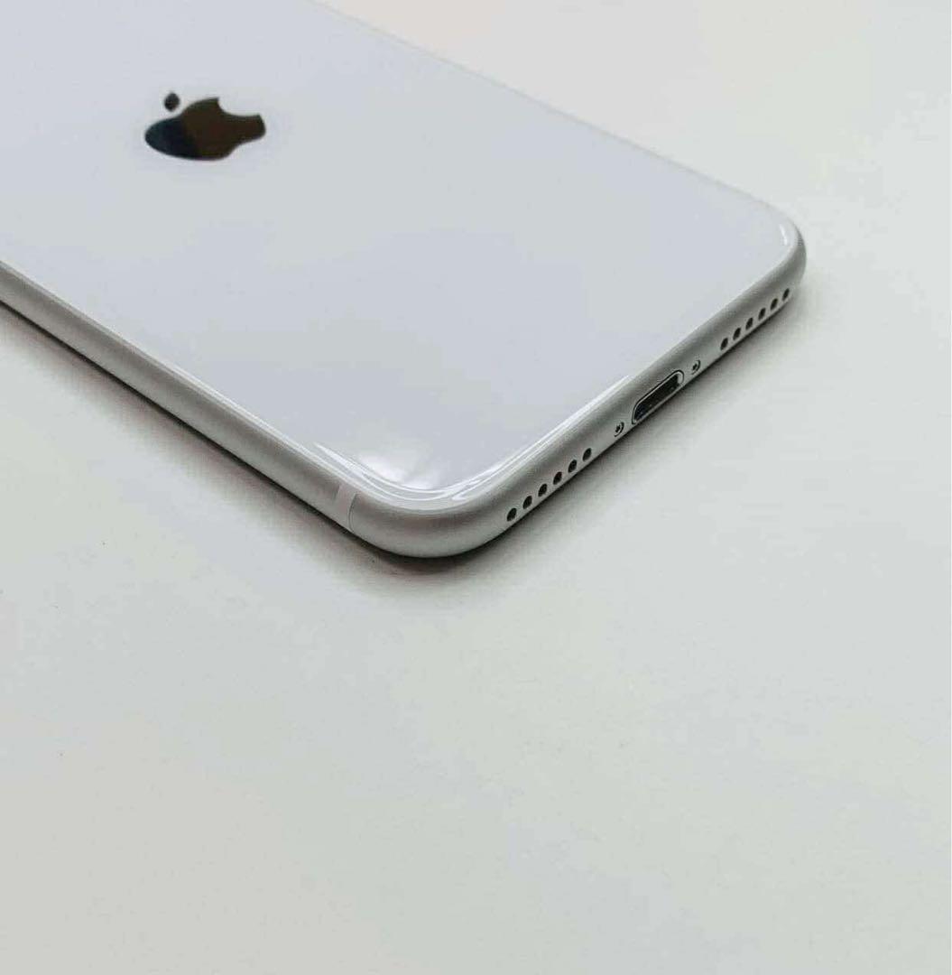 iPhone SE 第2世代 128GB SIMフリーバッテリー100%