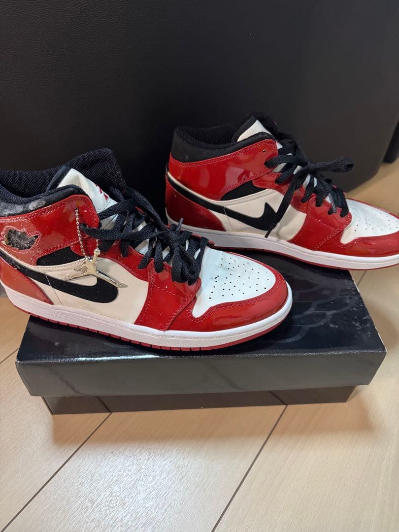 AIR JORDAN 1 RETRO ジョーダン　シカゴブルズ　パテント