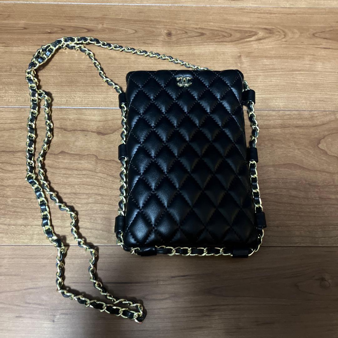 シャネル　ノベルティ　チェーンスマホショルダー