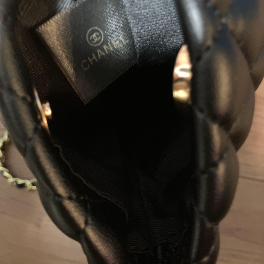 シャネル　ノベルティ　チェーンスマホショルダー